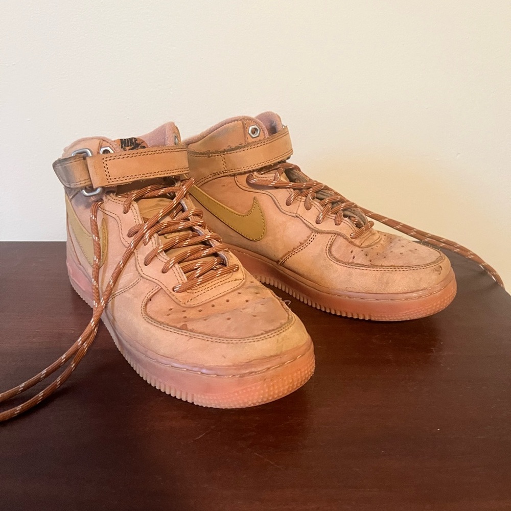 Nike ‘07 Air Force One mid - wheat flax